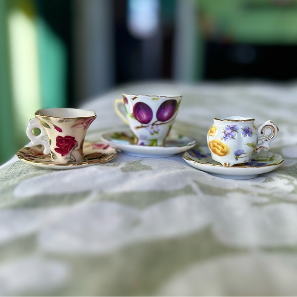VTG Mini Porcelain Tea Cups Attached Saucers Trinket Cottagecore Floral Set x3 - Picture 9 of 14